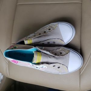 X-Appeal Heart Skelton Sneaker Size 10